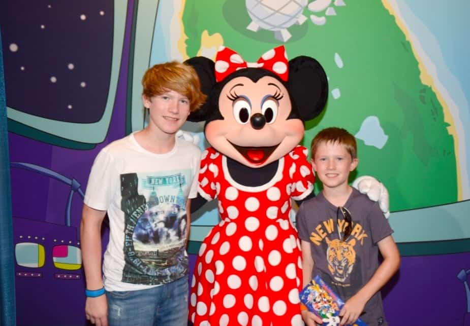 Things To Do At Epcot With Teens www.extraordinarychaos.com Meeting Minnie Mouse With Teens at Epcot www.extraordinarychaos.com