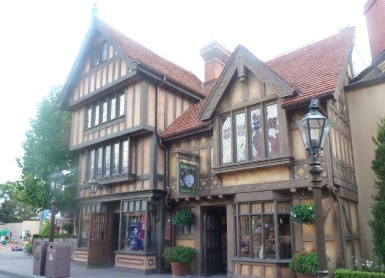 Things To Do At Epcot With Teens www.extraordinarychaos.com Visiting England at Epcot www.extraordinarychaos.com