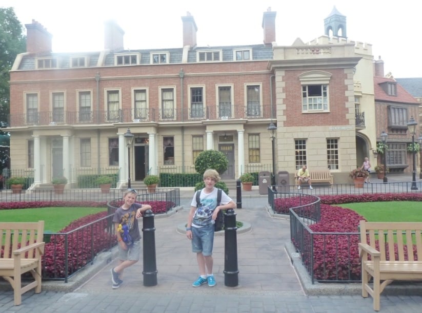 Things To Do At Epcot With Teens www.extraordinarychaos.com Visiting the UK in the around the world showcase at Epcot www.extraordinarychaos.com