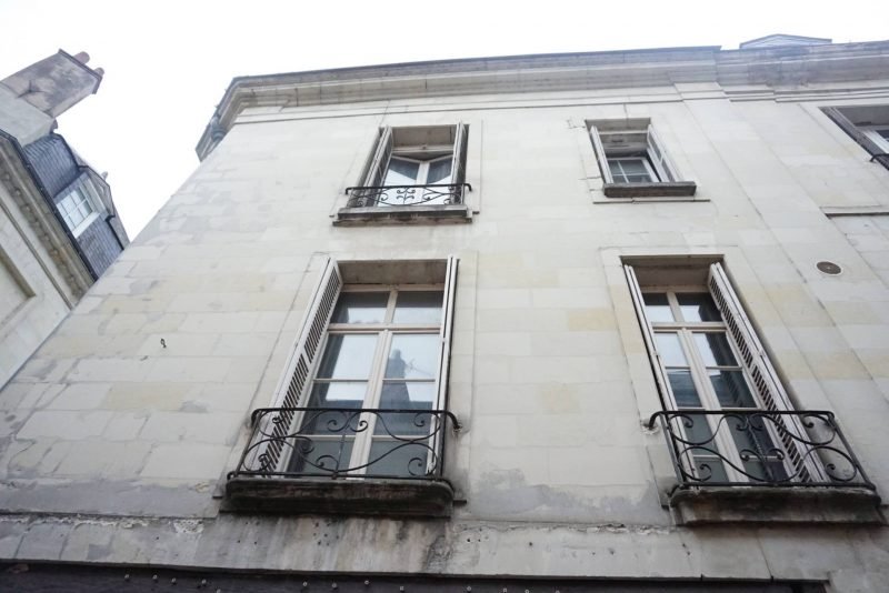 Place Plumereau in Tours, Loire Valley 11