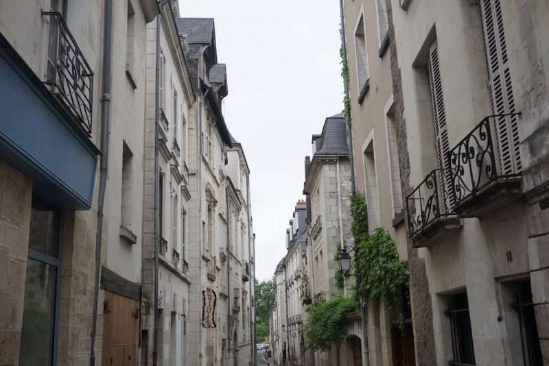 Place Plumereau in Tours, Loire Valley 11