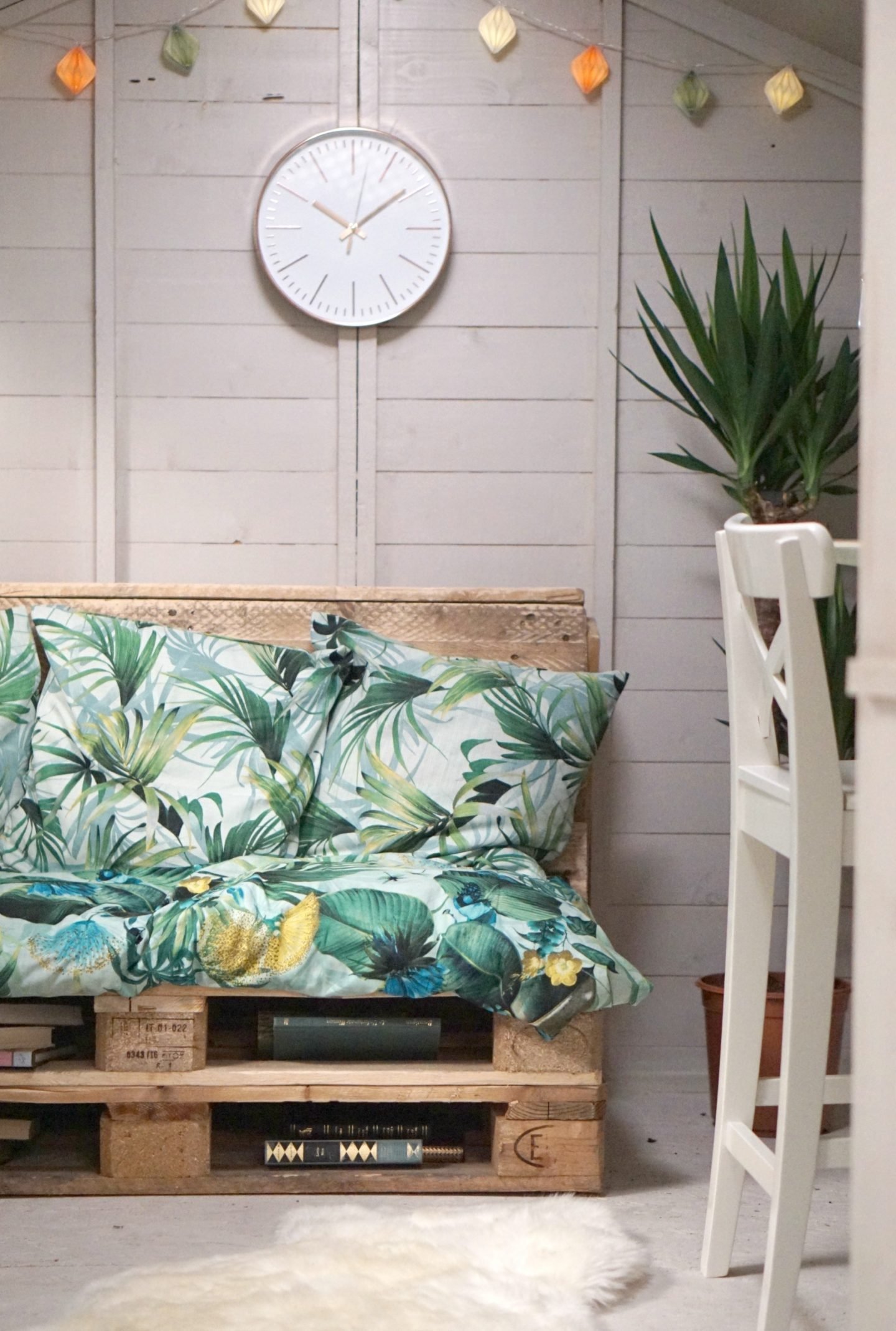 Up cycling pallet's into a garden sofa and decorating an outdoor shed extraordinarychaos.com