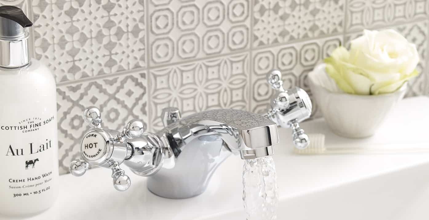 Four Ways To Create An Authentic Vintage Bathroom Look