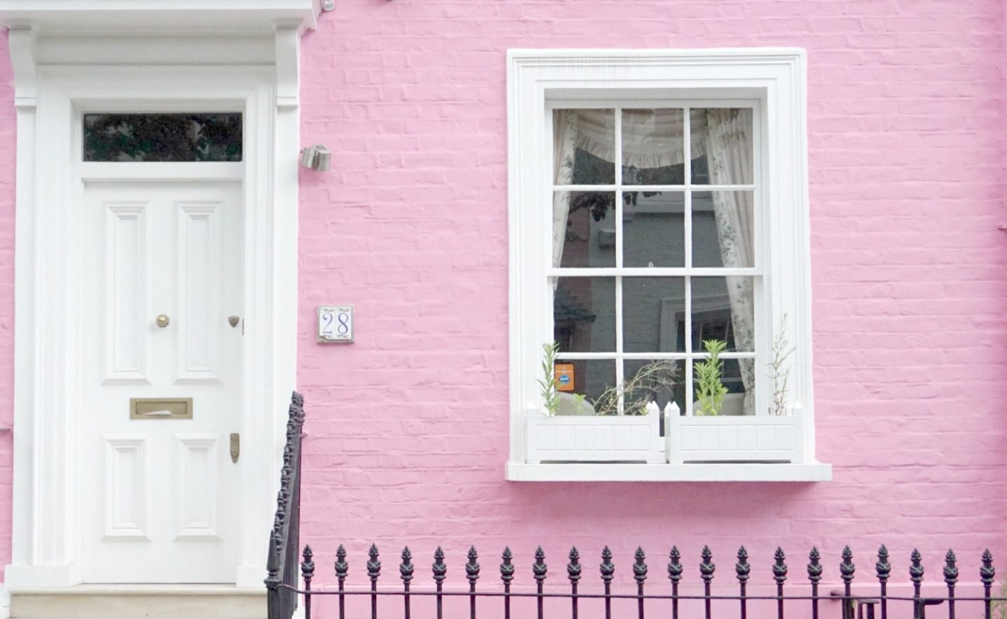 My Sunday Photo, A London Photo Walk And Pretty London Houses A London Photo Walk And Visions In Pink at Peggy Porschens In Belgravia And Notting Hill www.extraordinarychaos.com