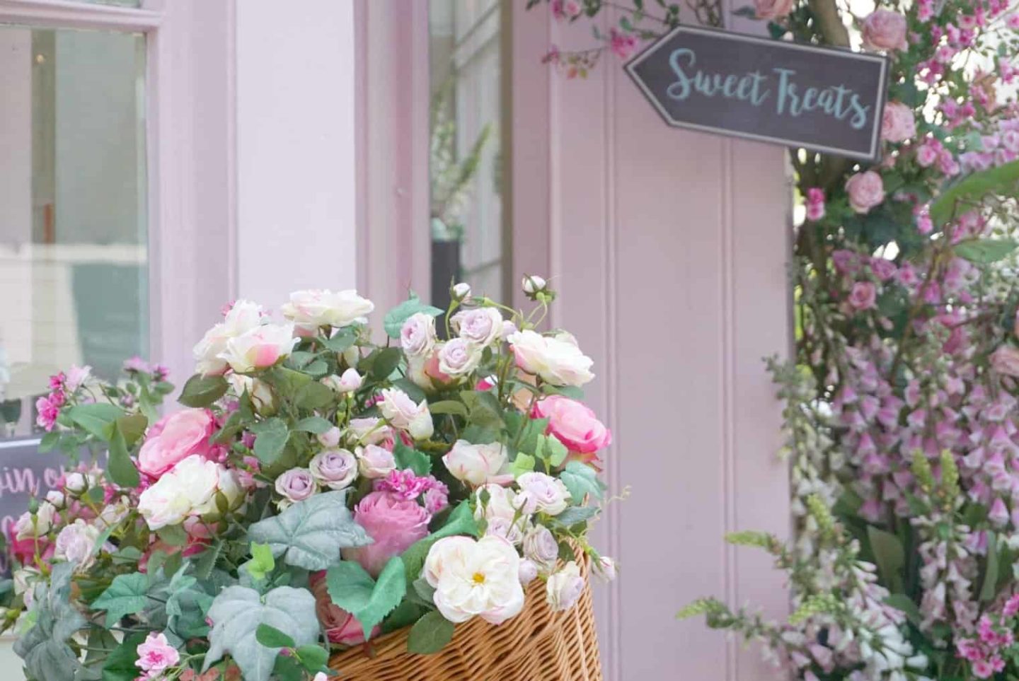 My Sunday Photo, A London Photo Walk And Pretty London Houses A London Photo Walk And Visions In Pink at Peggy Porschens In Belgravia And Notting Hill www.extraordinarychaos.com