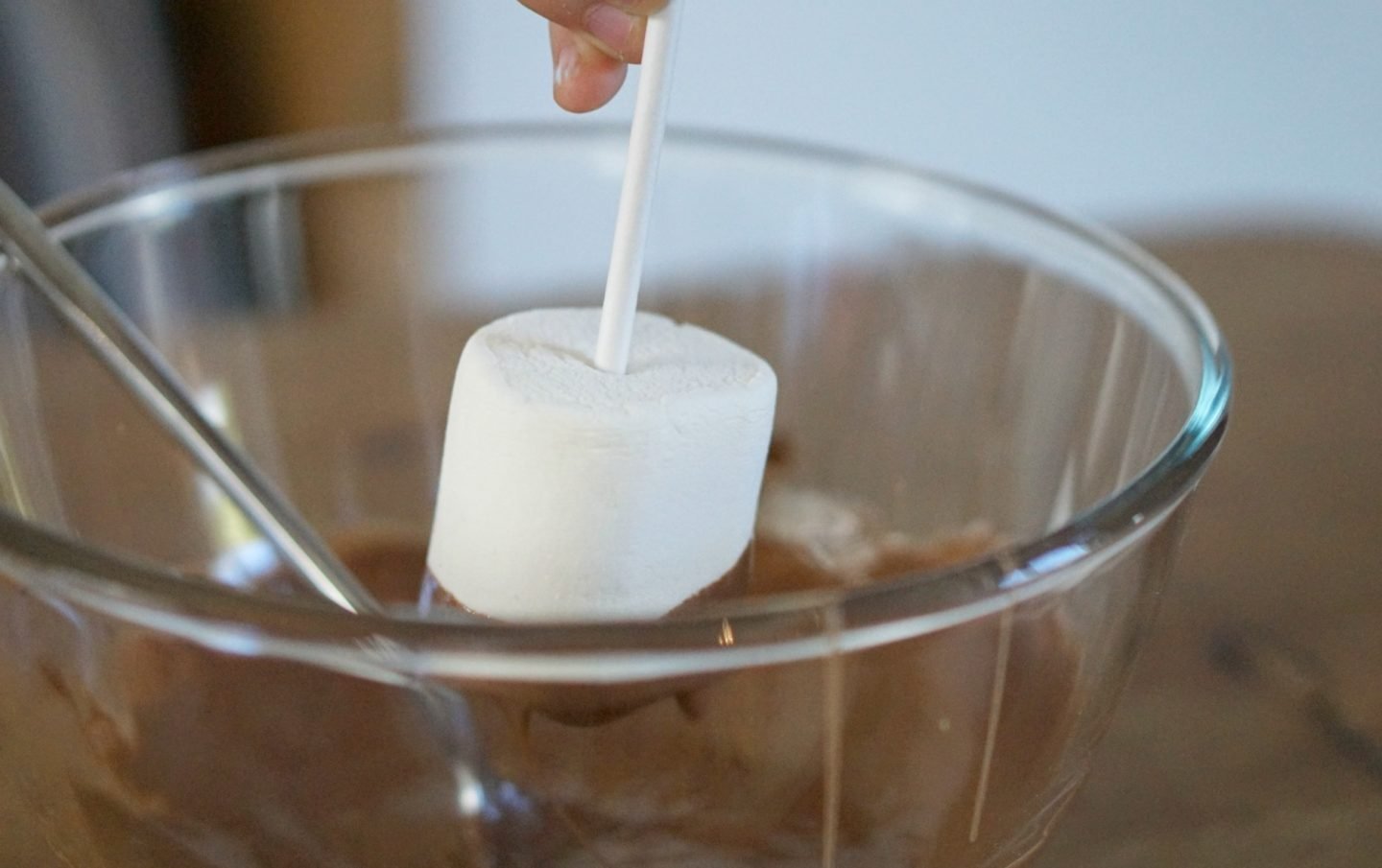 chocolate dipped marshmallows www.extraordinarychaos.com