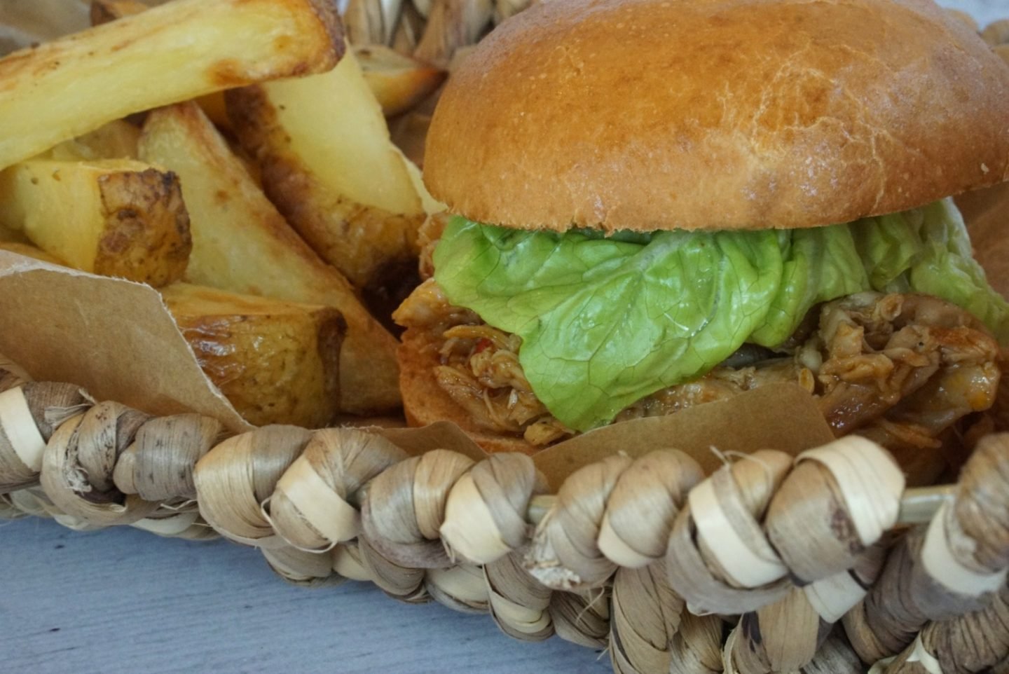 East pulled chicken burger recipe www.extraordinarychaos.com