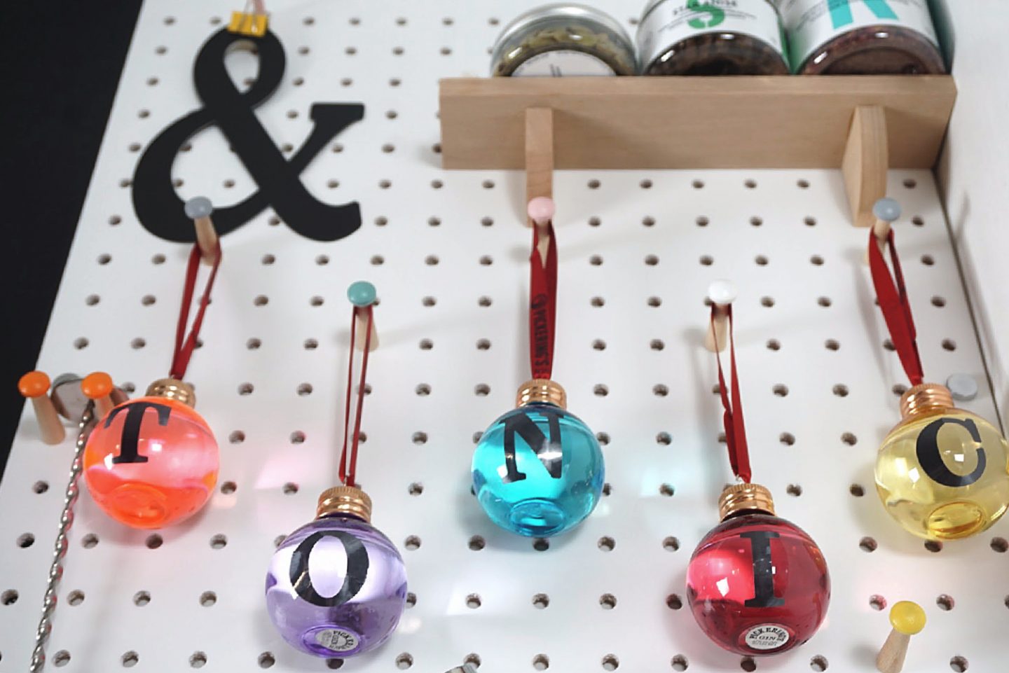 Decorating Gin Baubles