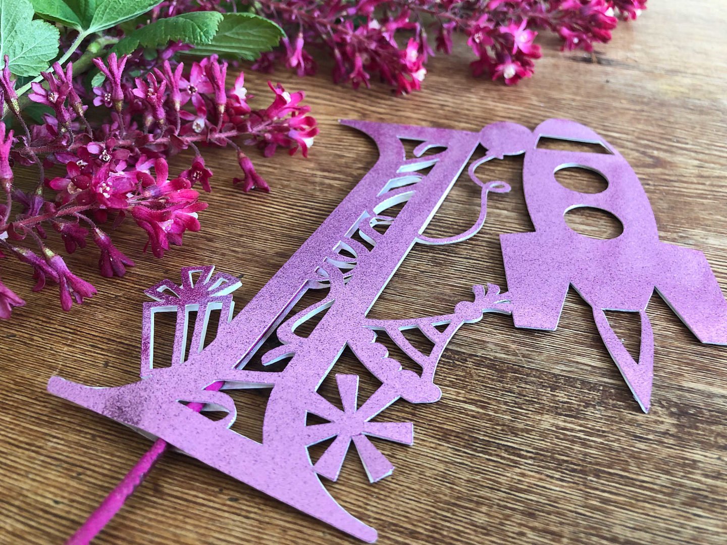 How to make a cake topper with Cricut