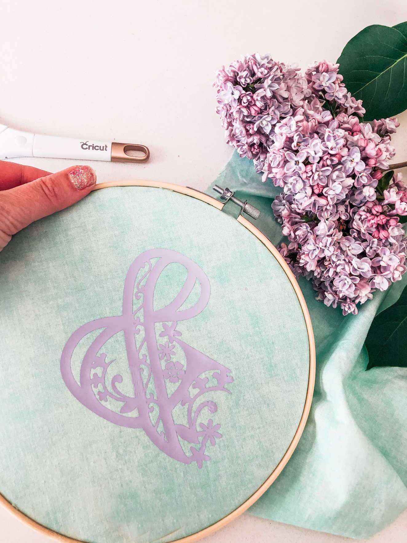 Craft ideas with Cricut iron on vinyl, DIY Embroidery Hoop