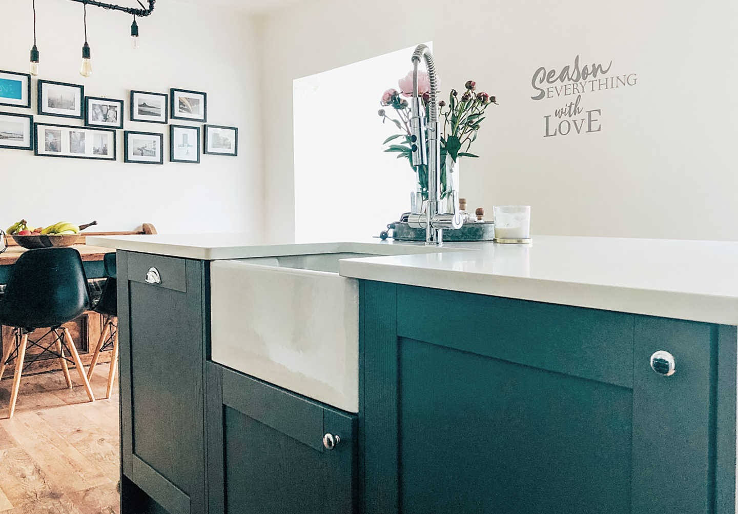 choosing kitchen flooring, should my kitchen floor be light or match my worktops