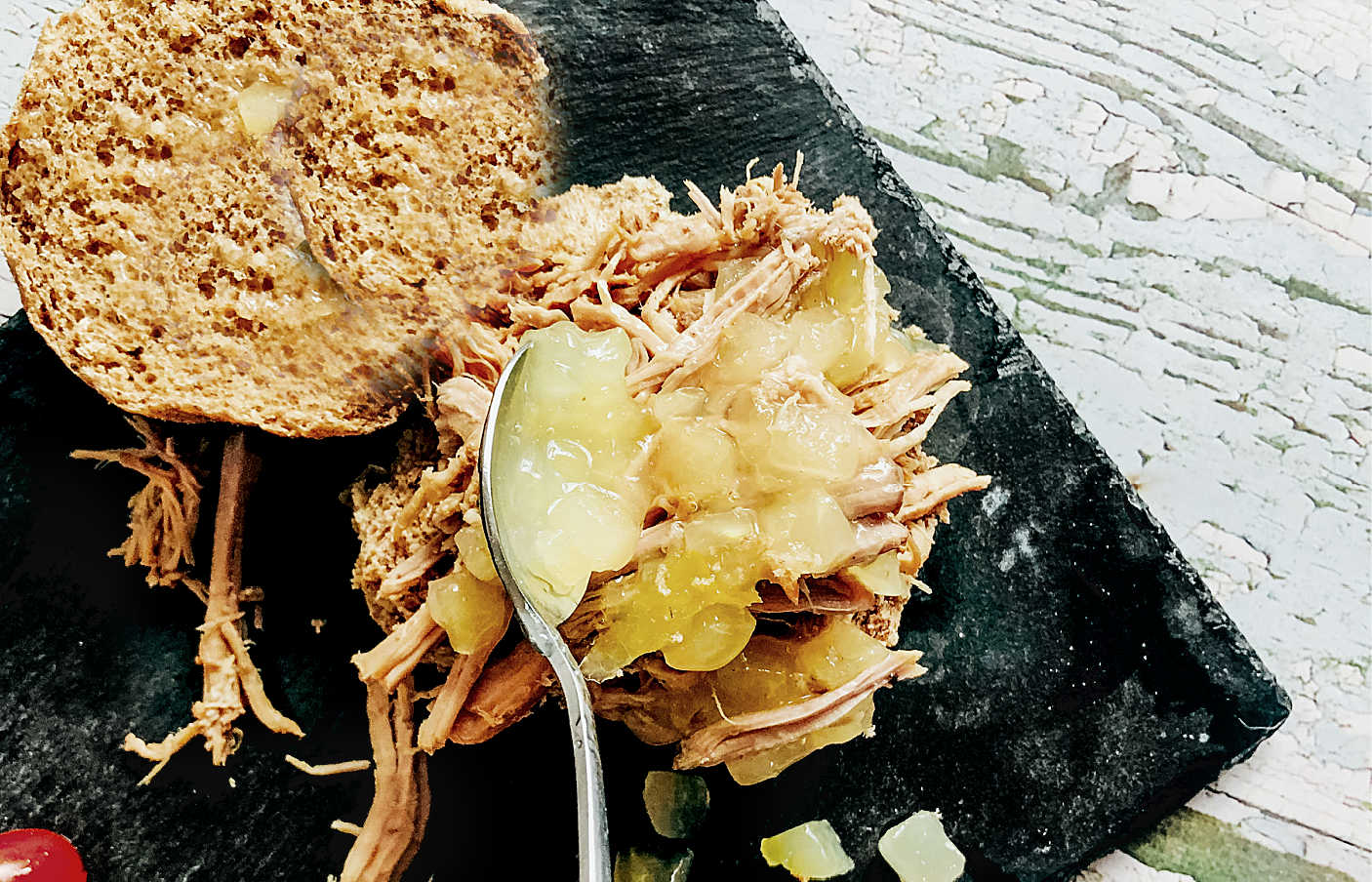 Slow cooker pulled pork with apple sauce
