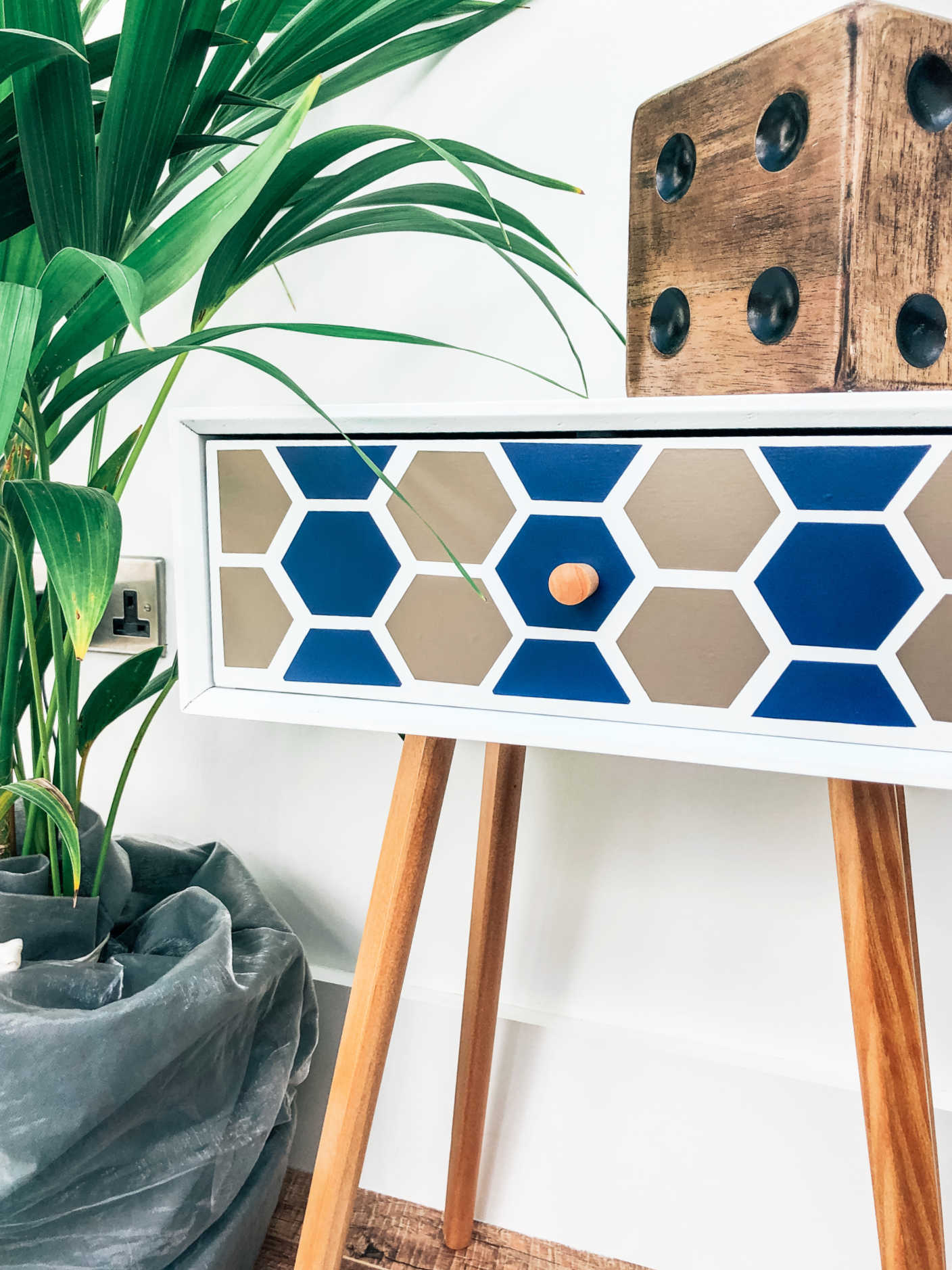 Quick and easy table upcyle with Cricut Vinyl