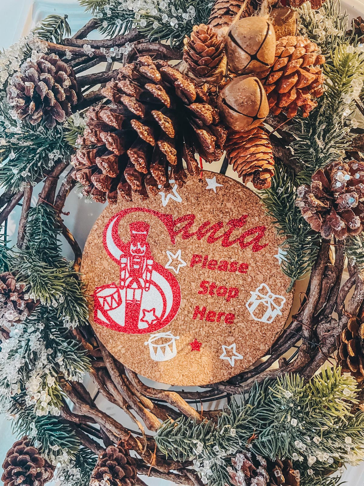 How to make a Santa Stop Here Sign With Iron on Vinyl
