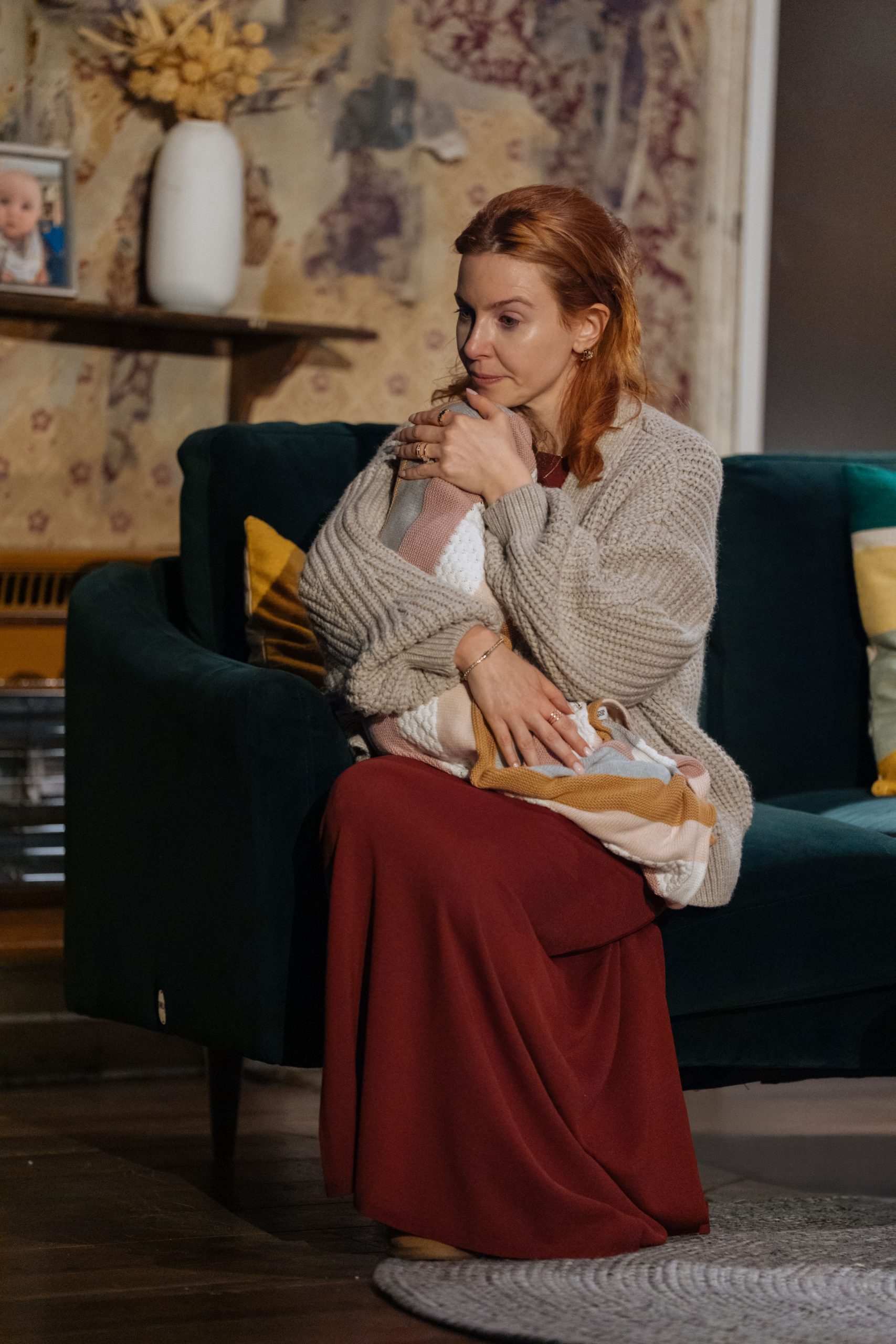 2:22 A GHOST STORY by Danny Robins ;
Production ;
Cast: Kevin Clifton, Stacey Dooley, Grant Kilburn, and Shvorne Marks ;
Directed by Matthew Dunster and Gabriel Vega Weissman ;
Set Designer Anna Fleischle ;
Costume Designer Cindy Lin ;
Lighting Designer Lucy Carter ;
Sound Designer Ian Dickinson (for Autograph) ;
Casting Director Matilda James ;
Co?Casting Director Annelie Powell CDG ;
Illusions Chris Fisher ;
Fight Directors Rachel Bown?Williams & Ruth Cooper?Brown of RC?ANNIE ;
Vocal Coach Hazel Holder ;
Production Manager Matt Ledbury ;
Props by PropsWorks London Ltd ;
Producers Tristan Baker, Charlie Parsons, Runaway Entertainment, Isobel David, Kater Gordon ;
Associate Producers Andrew “Boz” Bosworth, Roast Productions ;
Tour ;
Opera House Manchester ;
7 August 2025 ;
Runaway Entertainment ;
Credit and copyright: Helen Murray
www.helenmurrayphotos.com