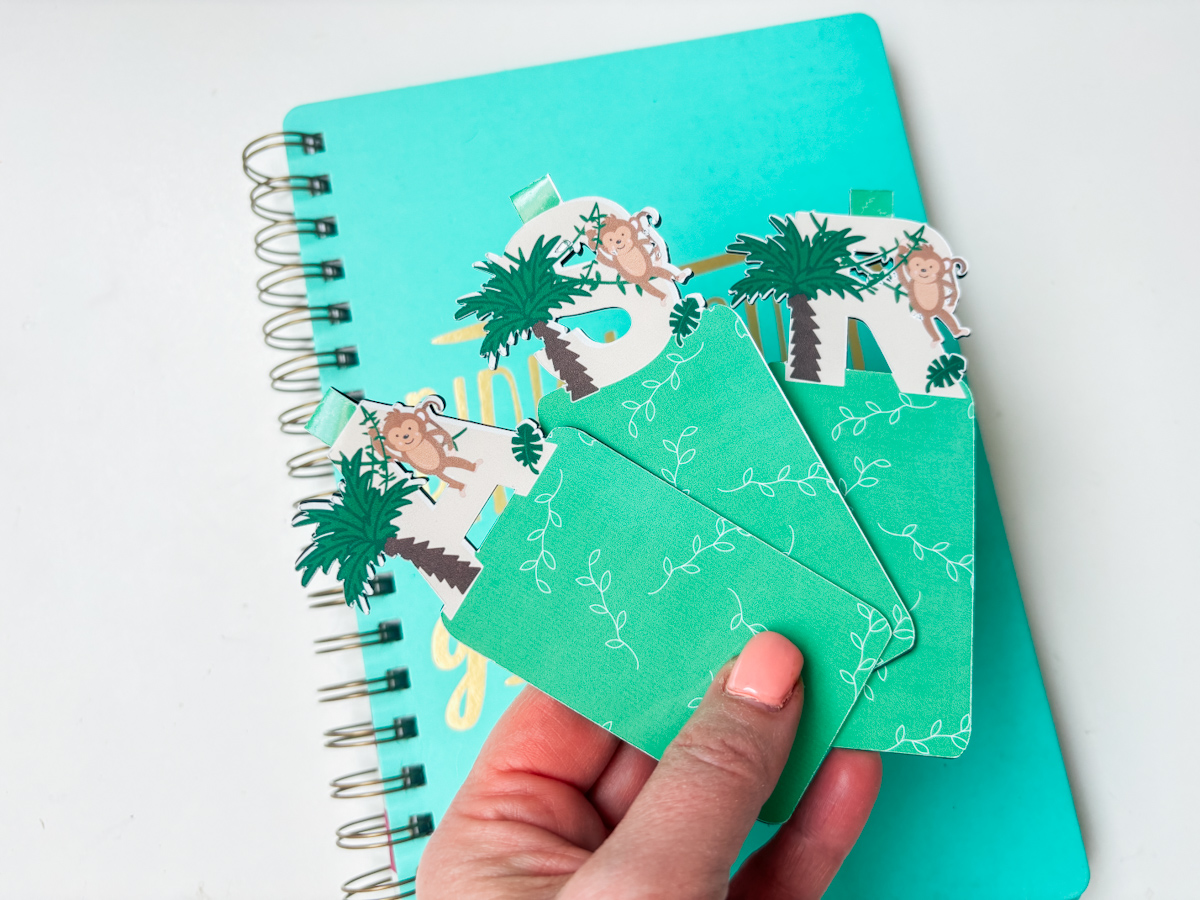 How to make easy magnet bookmarks with Cricut